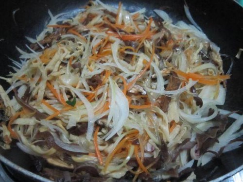 Mực khô xào rau câu