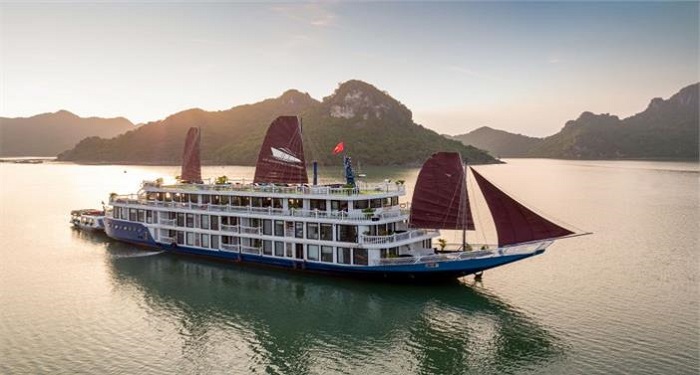 Du thuyền 5 sao La Journey Luxury cho tour du thuyền Hạ Long